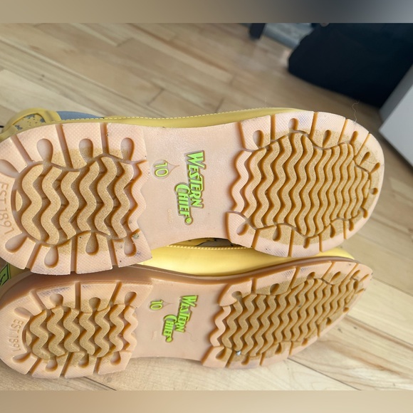 Western Chief Yellow Chicken Print Women Rain Boots - Picture 4 of 5